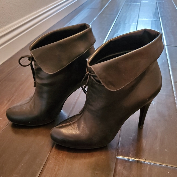Banana Republic Black Leather Stiletto ENA Booties - Picture 5 of 8
